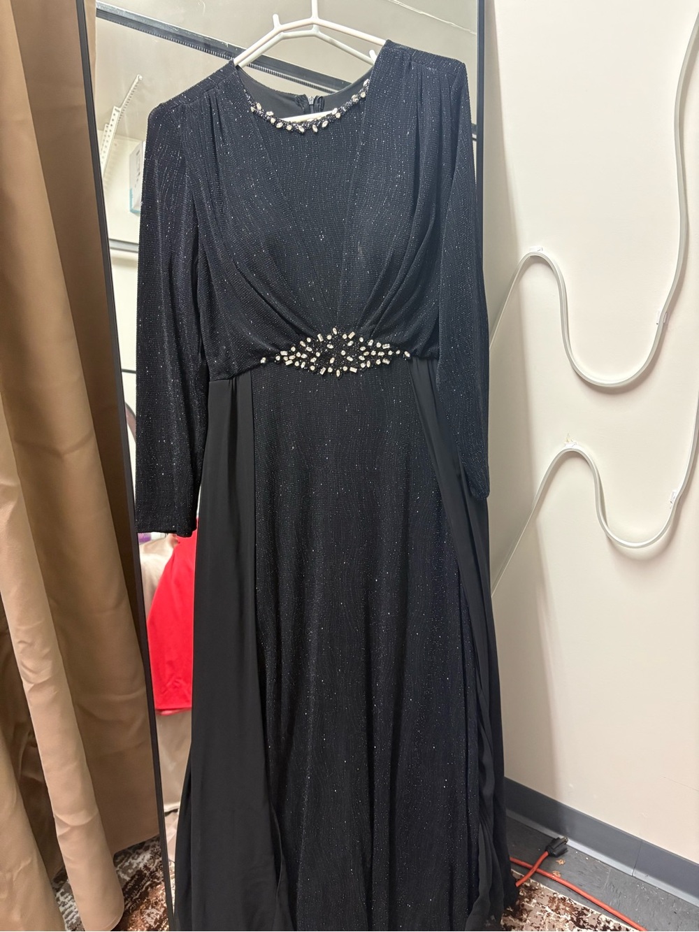 Elegant Black Long Sleeve Evening Dress with Beaded Waist